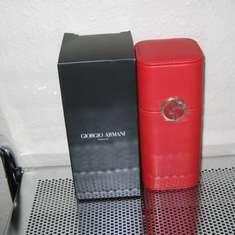 ushesGiorgio Armani Beauty Red Case for Brushes SLEEK Hard Case - Picture 2 of 2